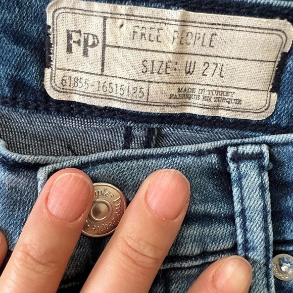 FREE PEOPLE High Rise Distressed Medium Wash Skinny Jeans Sz 27'' - Picture 5 of 5